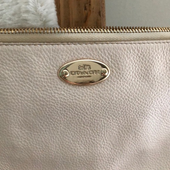 Ivory Coach Crossbody - Picture 4 of 8